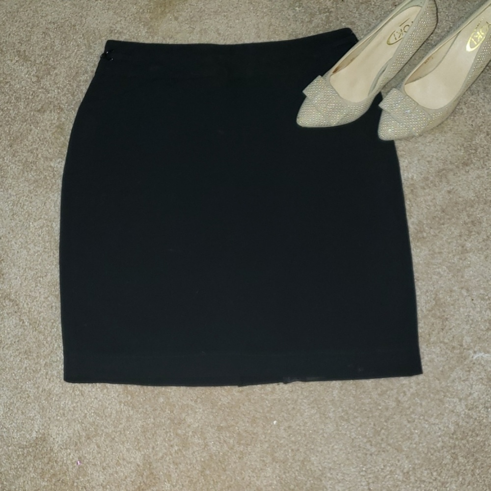 Worthington Black pencil skirt.